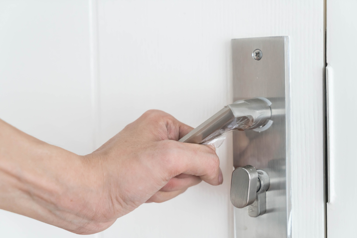 Renueva tus manivelas y transforma el estilo de tus puertas en casa
