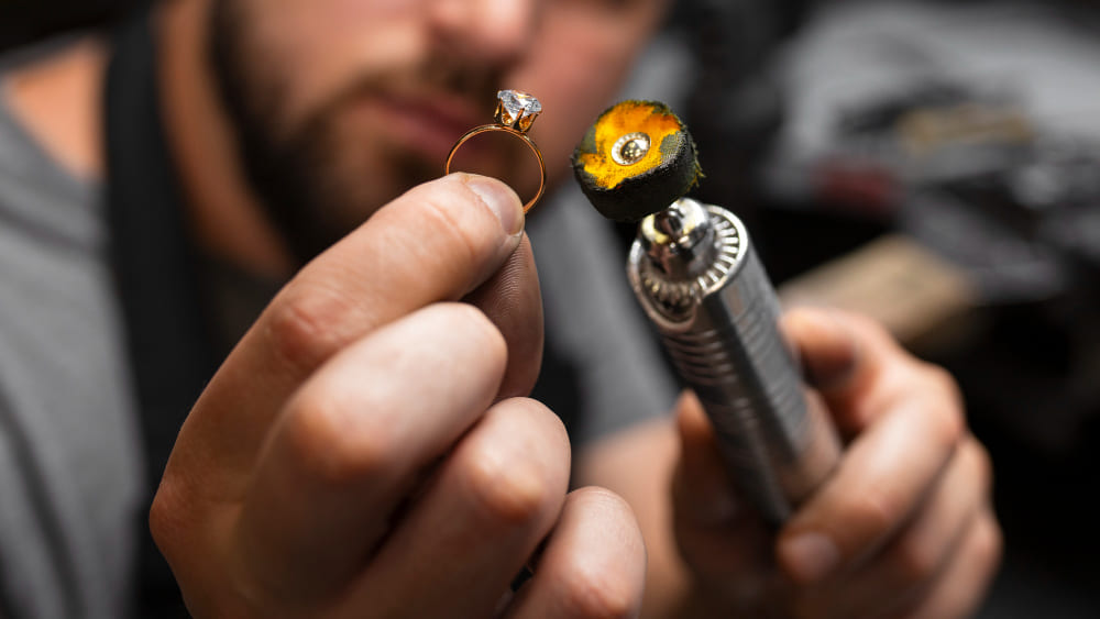 Industria de la joyería: ¿Cómo es la competencia y qué ganas trabajando en esta profesión?